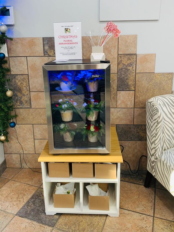 A full ‘Pop-Up Floral Shop’ experience!  Choose your own floral arrangement from the cooler.