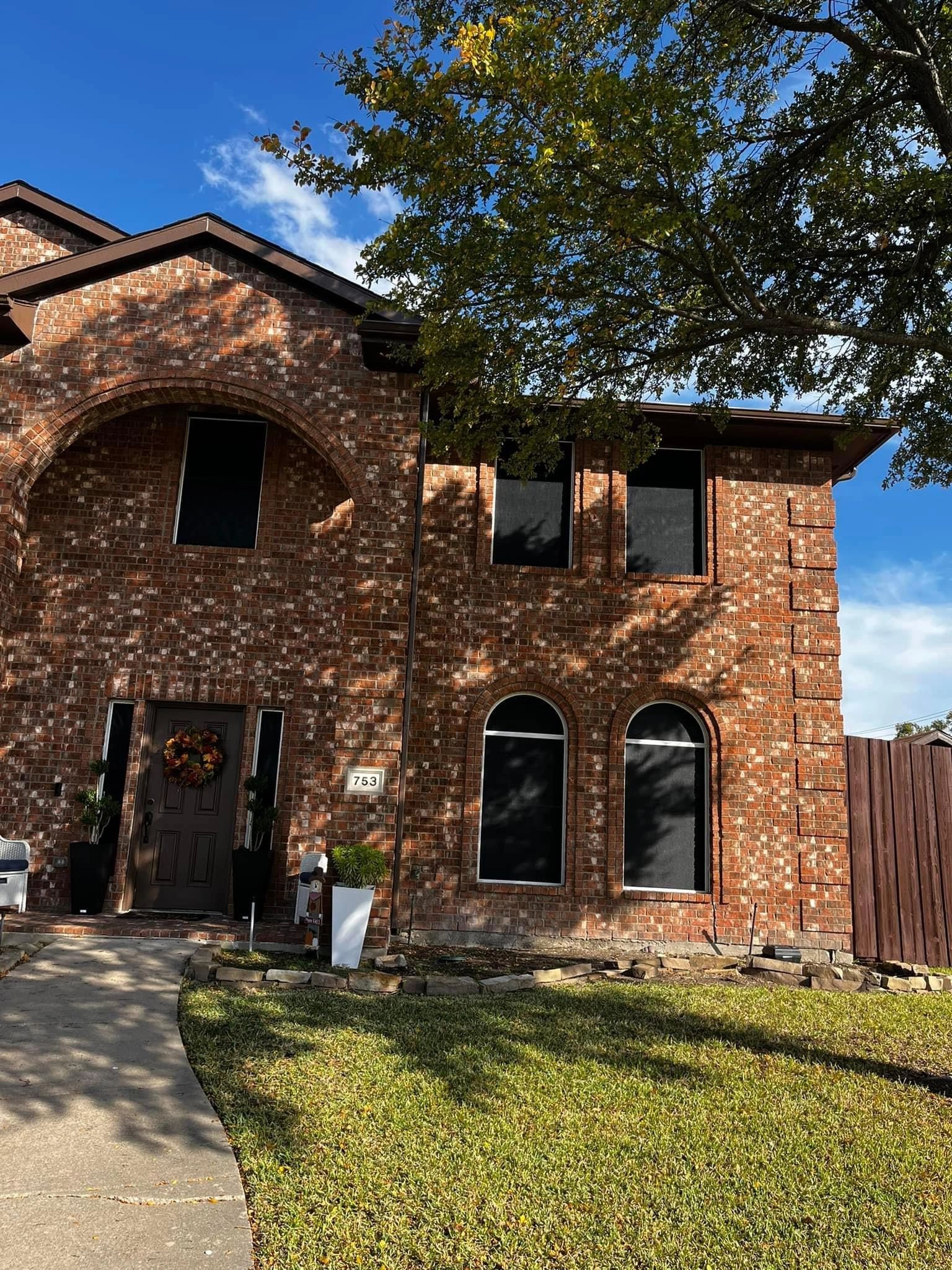 SOLAR SCREENS . WAYS TO SAVE MONEY ON ENERGY BILLS