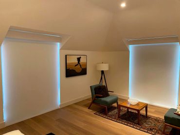 Rechargeable Motorized screens