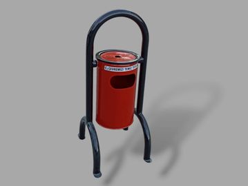 Dört ayaklı metal çöp kovası
Açık alan çöp kovası
