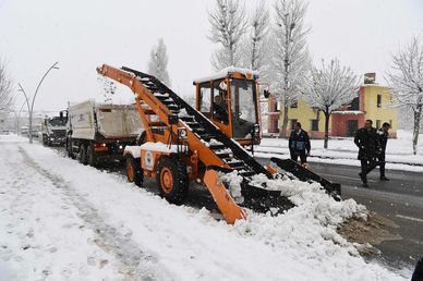 Amkodor 37 Kar Toplama ve Yükleme Makinesi