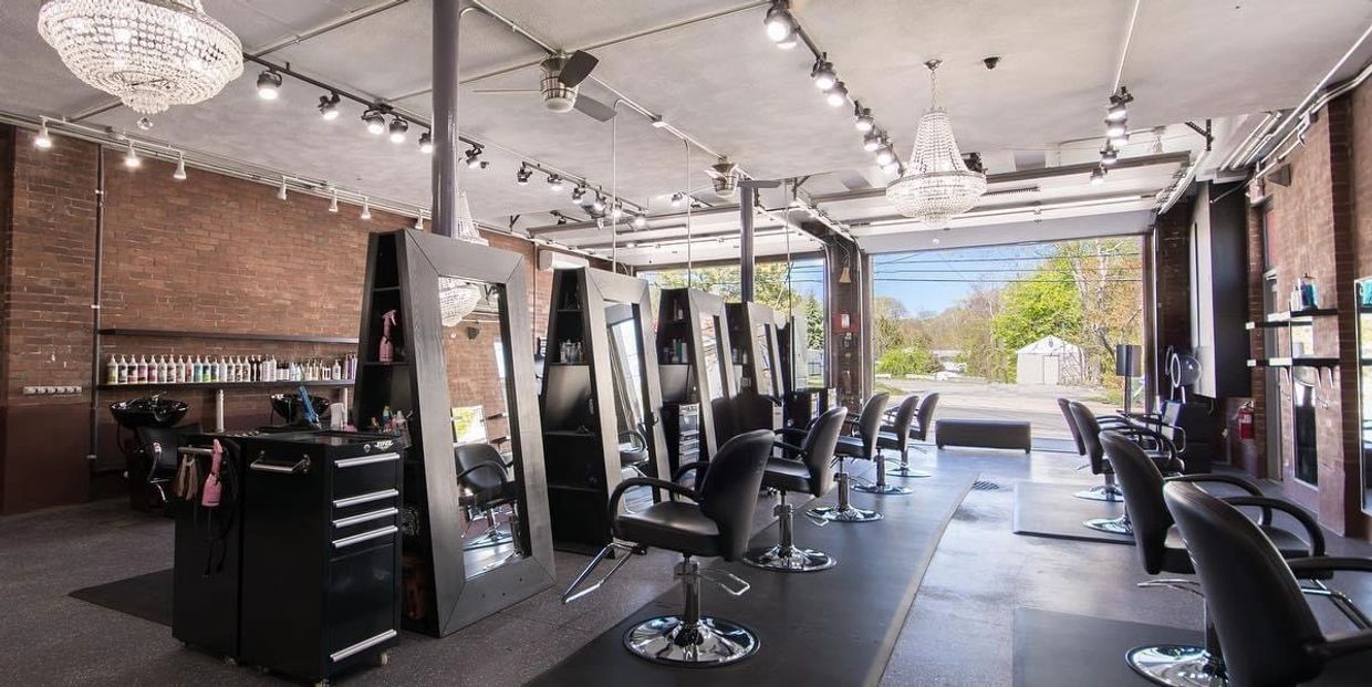 Avanti Dezigns Hair Salon located in North Providence