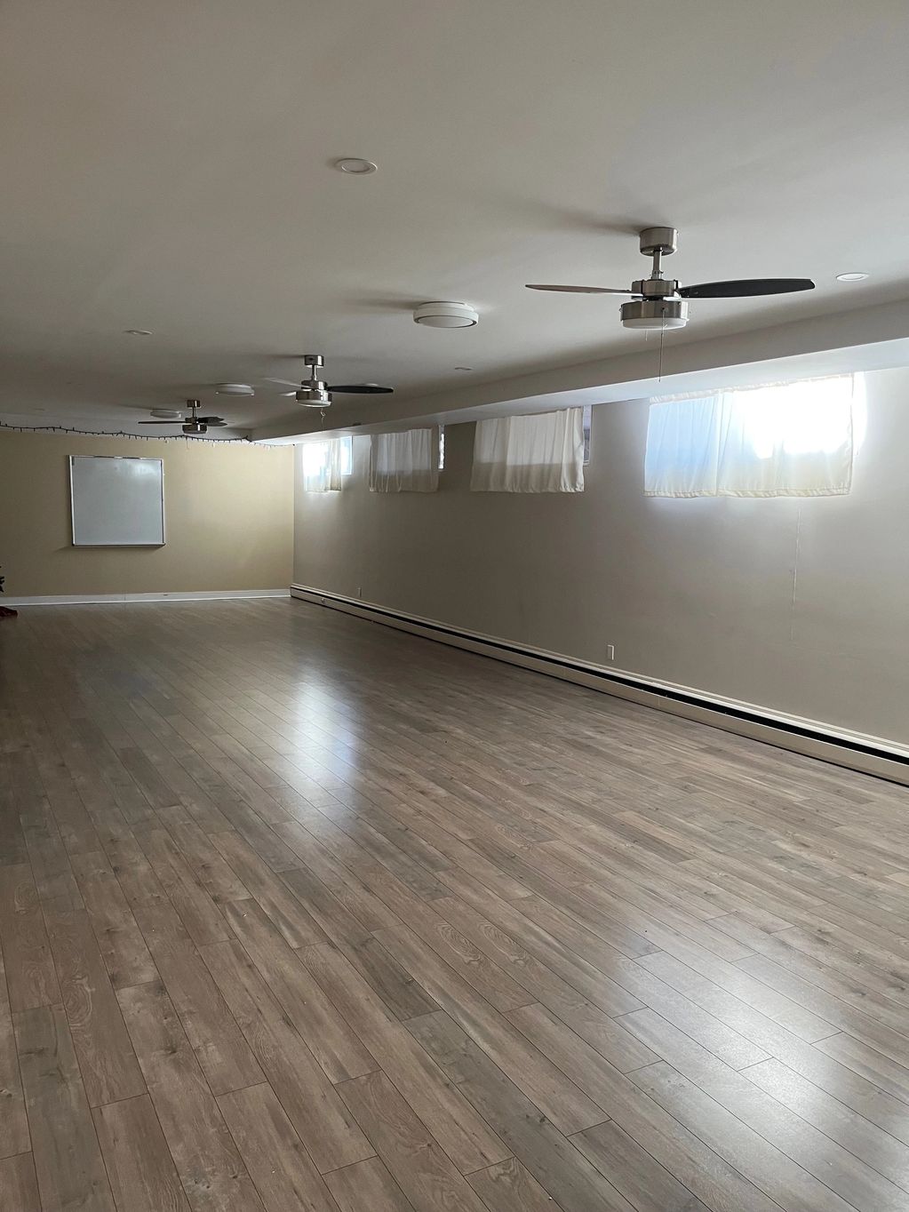 Salle S-sol Presbytère
Option A - 60 personnes assises
Option B - 75 Cocktail