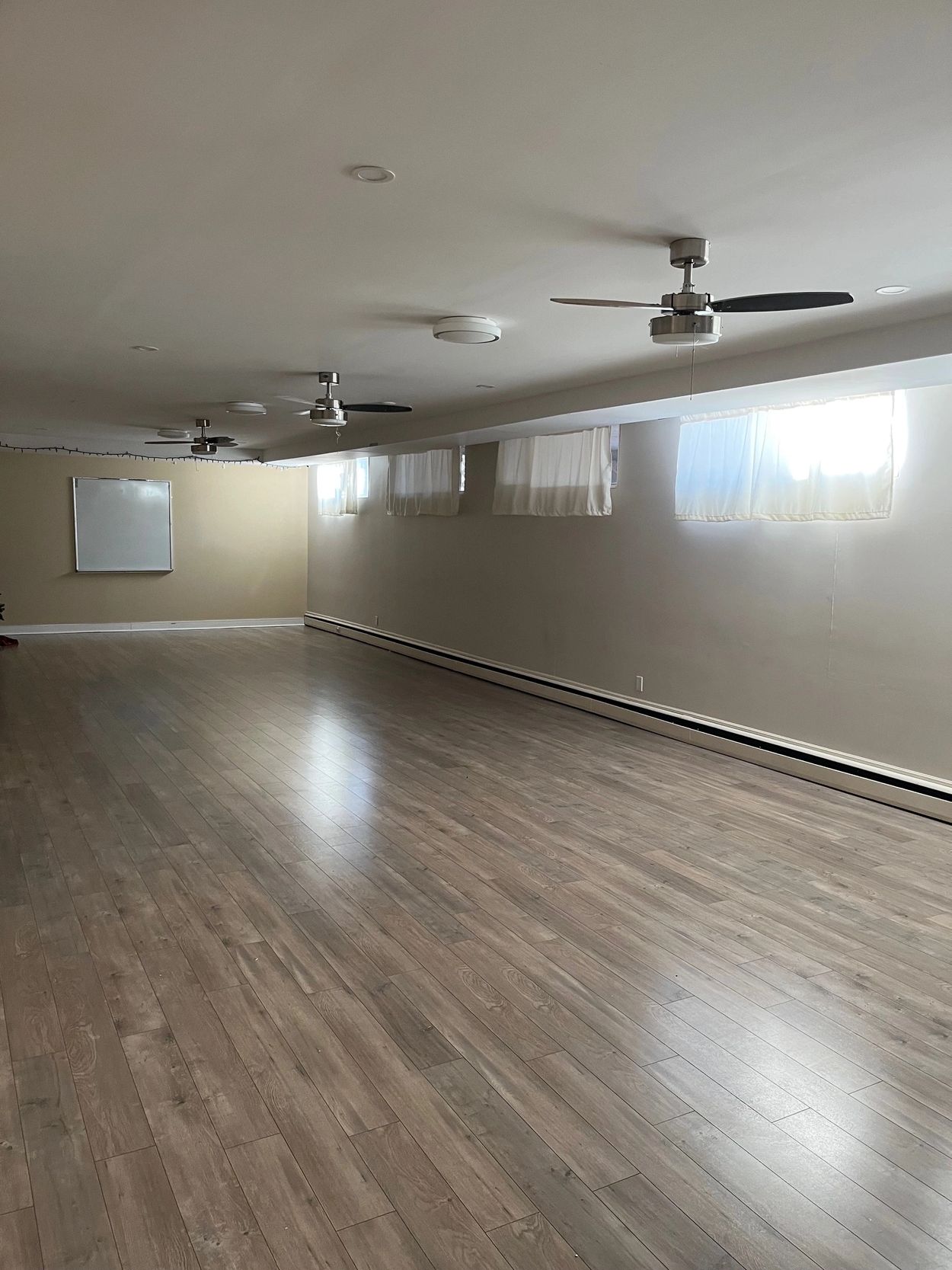 Salle S-sol Presbytère
Option A - 60 personnes assises
Option B - 75 Cocktail