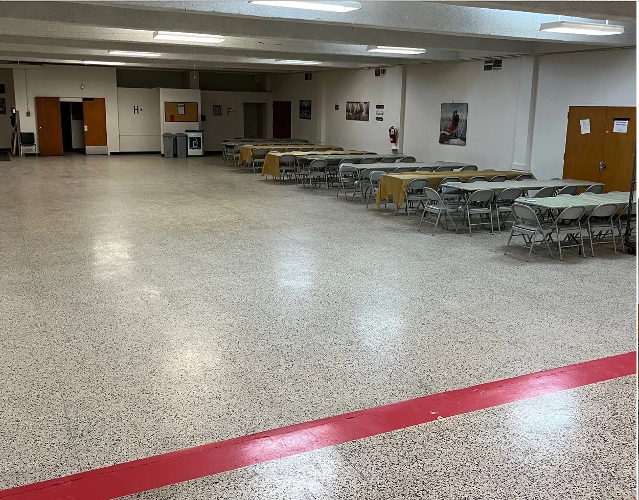 Grande Salle (sous-sol Église)
Option A - 300 personnes assises
Option B - 350 Cocktail
