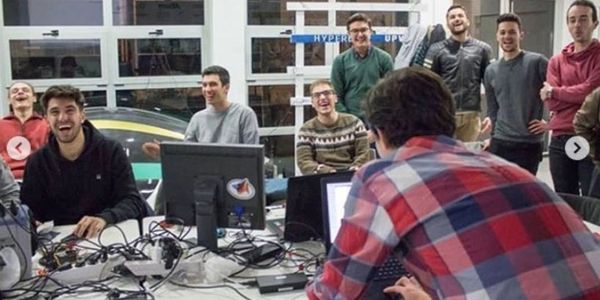 Foto: Entrega de Documentos a SpaceX, en Hyperloop UPV.