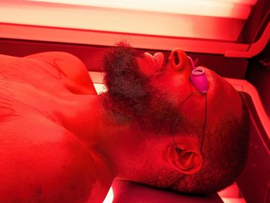 UFC fighter Montel Jackson enjoying red light therapy.