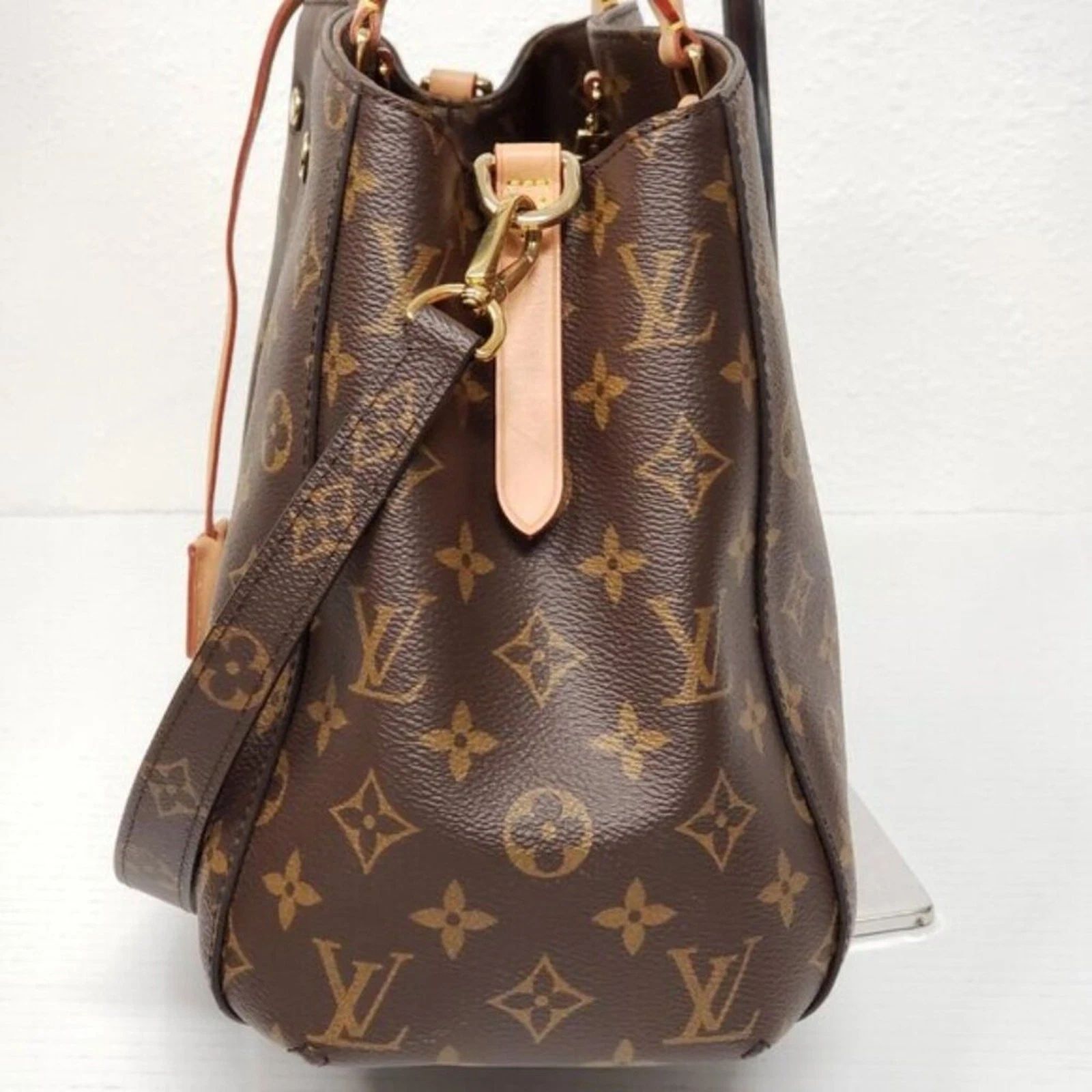 Louis Vuitton Montaigne MM Monogram Canvas Shoulder Bag — photo 4