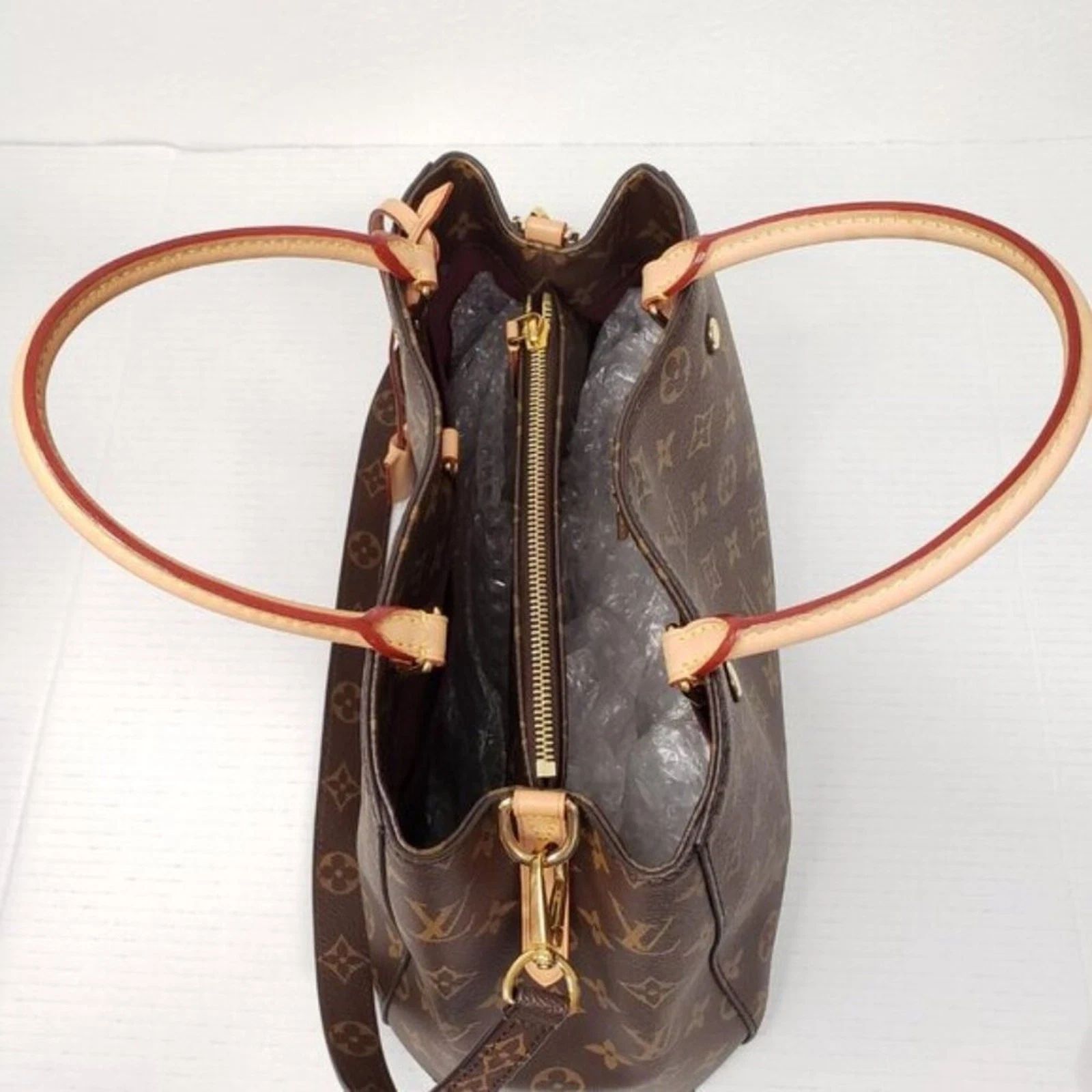 Louis Vuitton Montaigne MM Monogram Canvas Shoulder Bag — photo 5