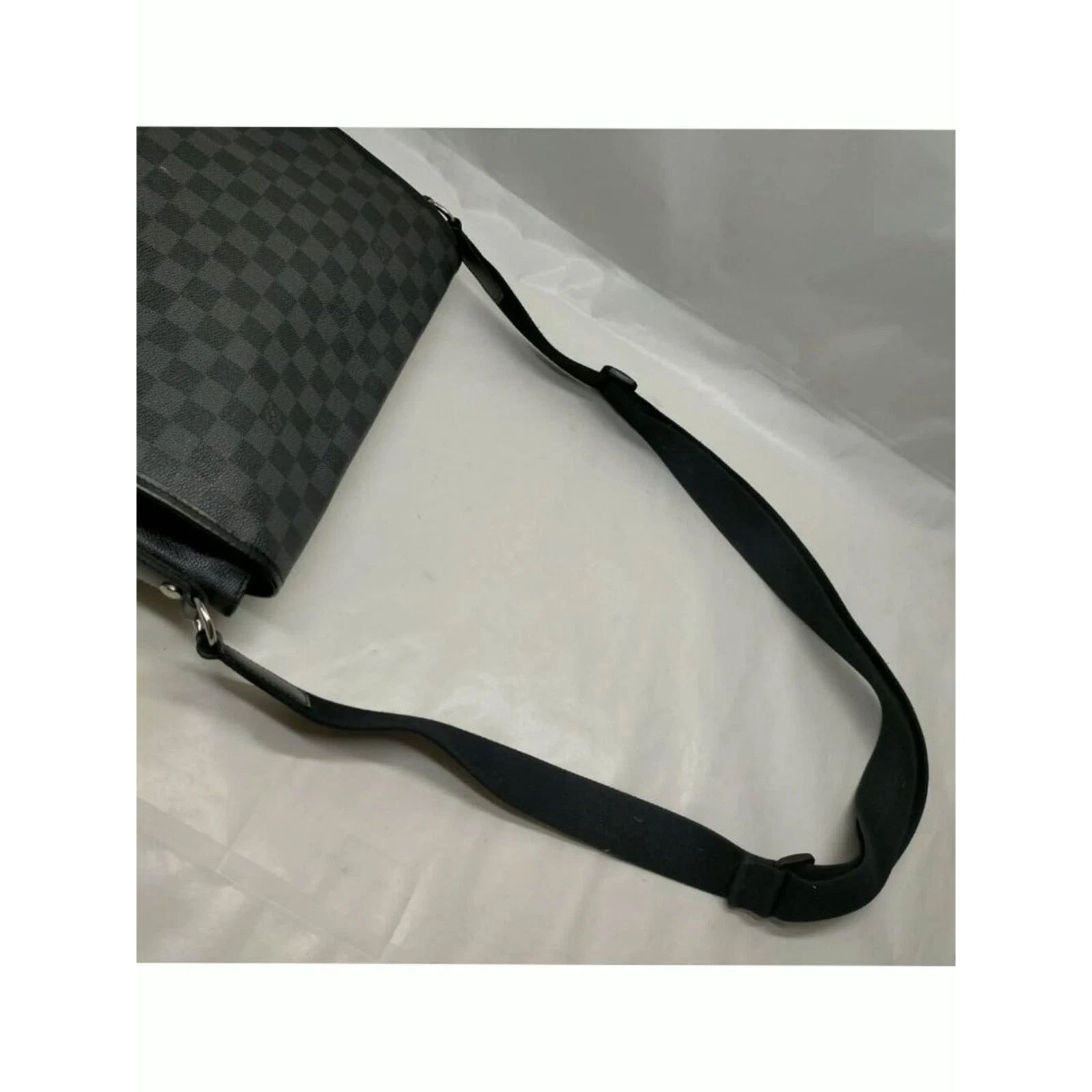 Louis Vuitton Daniel MM Damier Graphite Crossbody Bag — photo 5