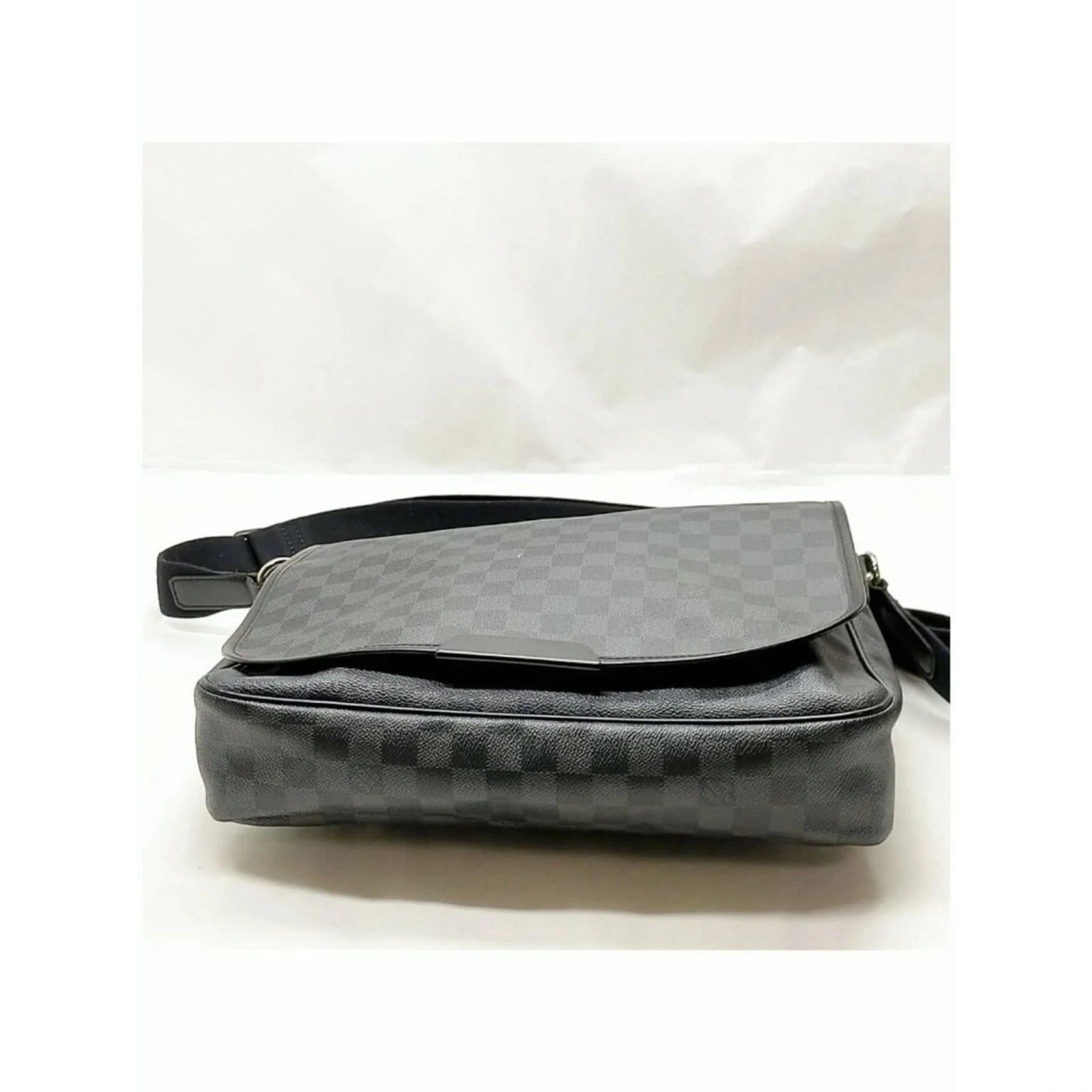Louis Vuitton Daniel MM Damier Graphite Crossbody Bag — photo 6