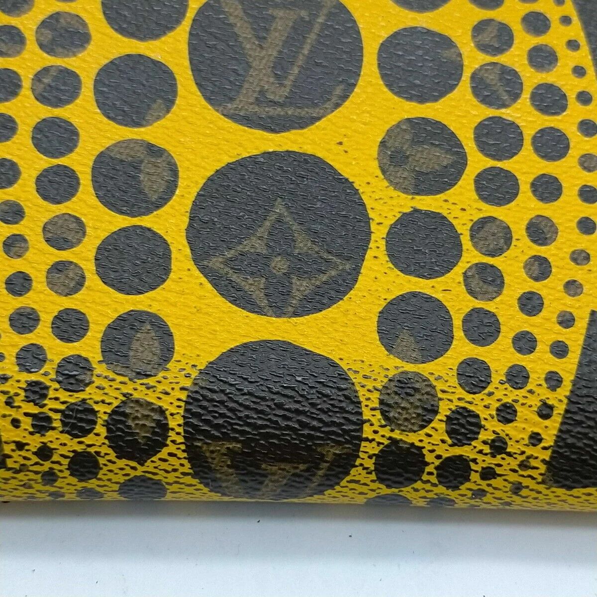 Louis Vuitton Yayoi Kusama Zippy Wallet Yellow Monogram Dots — photo 5