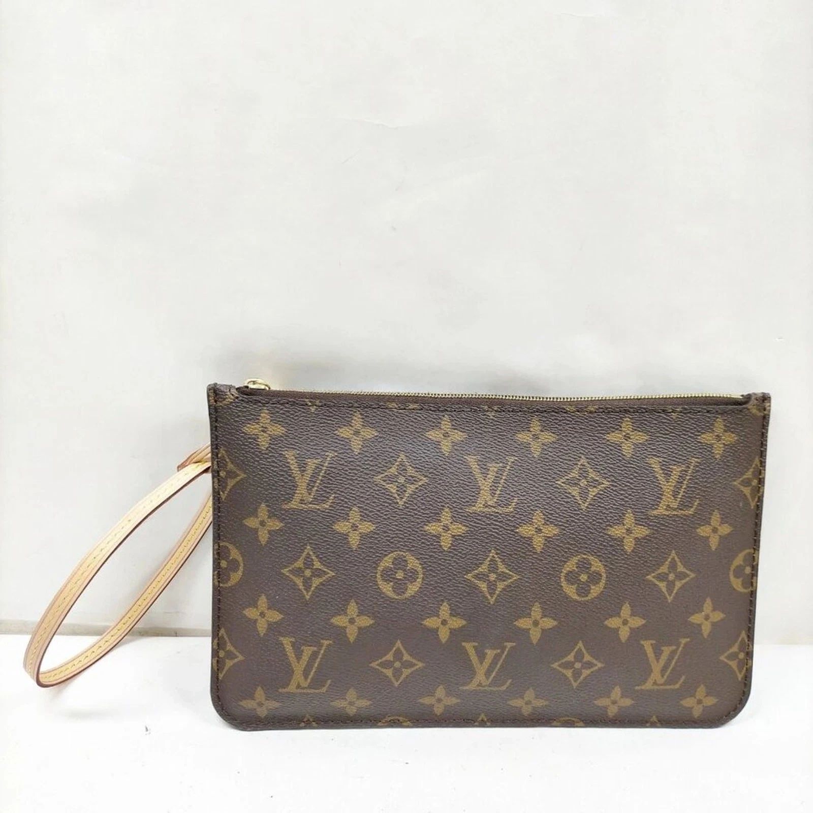 Louis Vuitton Authentic Louis Vuitton Accessory Neverfull Pouch — photo 2