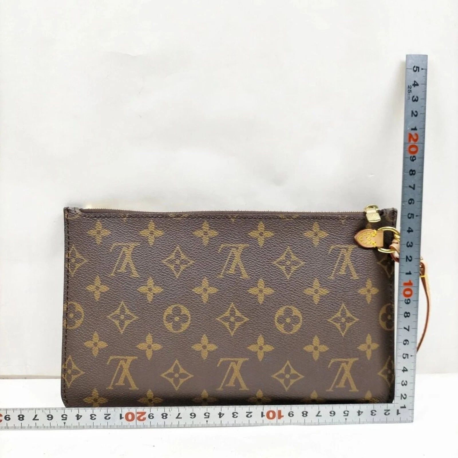 Louis Vuitton Authentic Louis Vuitton Accessory Neverfull Pouch — photo 3