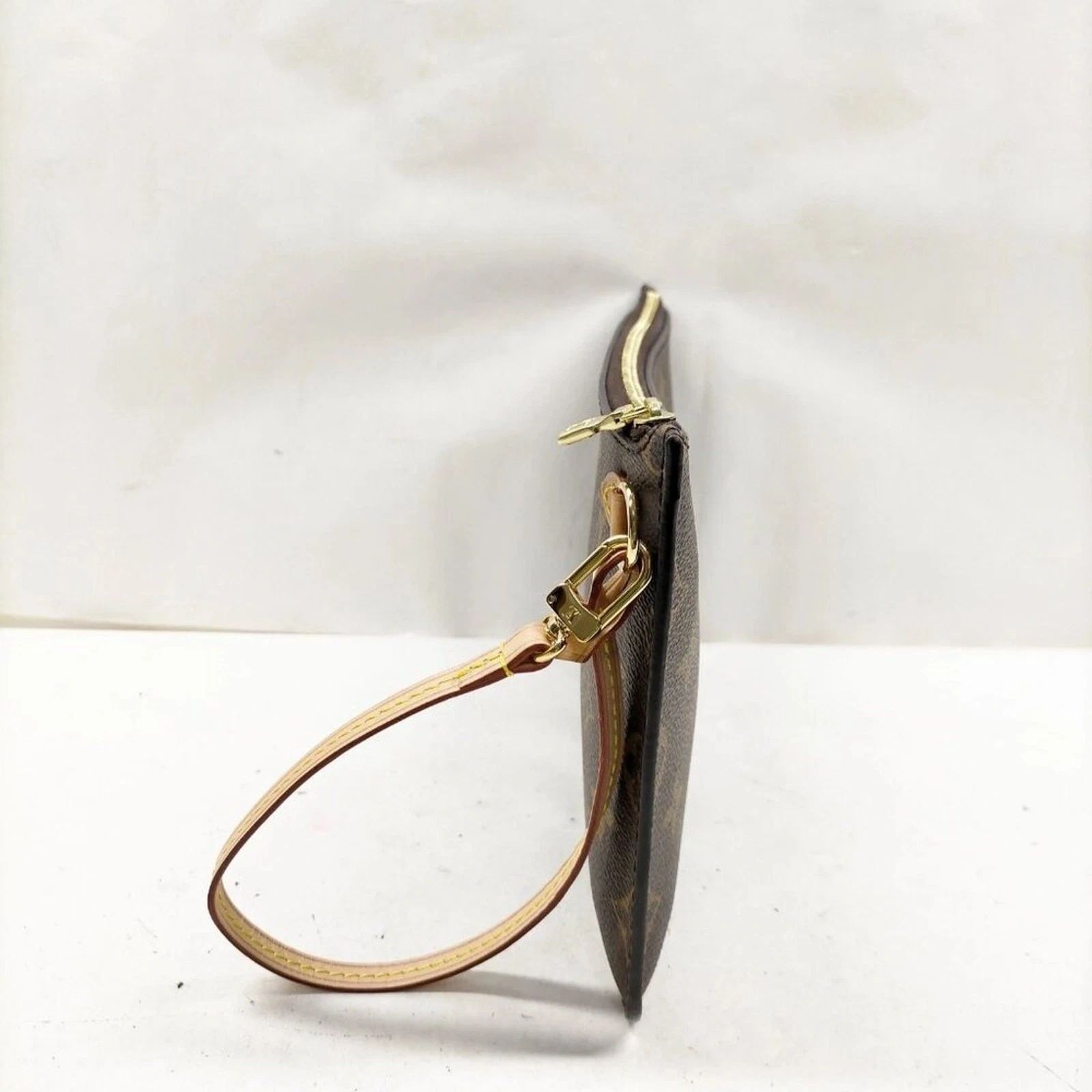Louis Vuitton Authentic Louis Vuitton Accessory Neverfull Pouch — photo 4