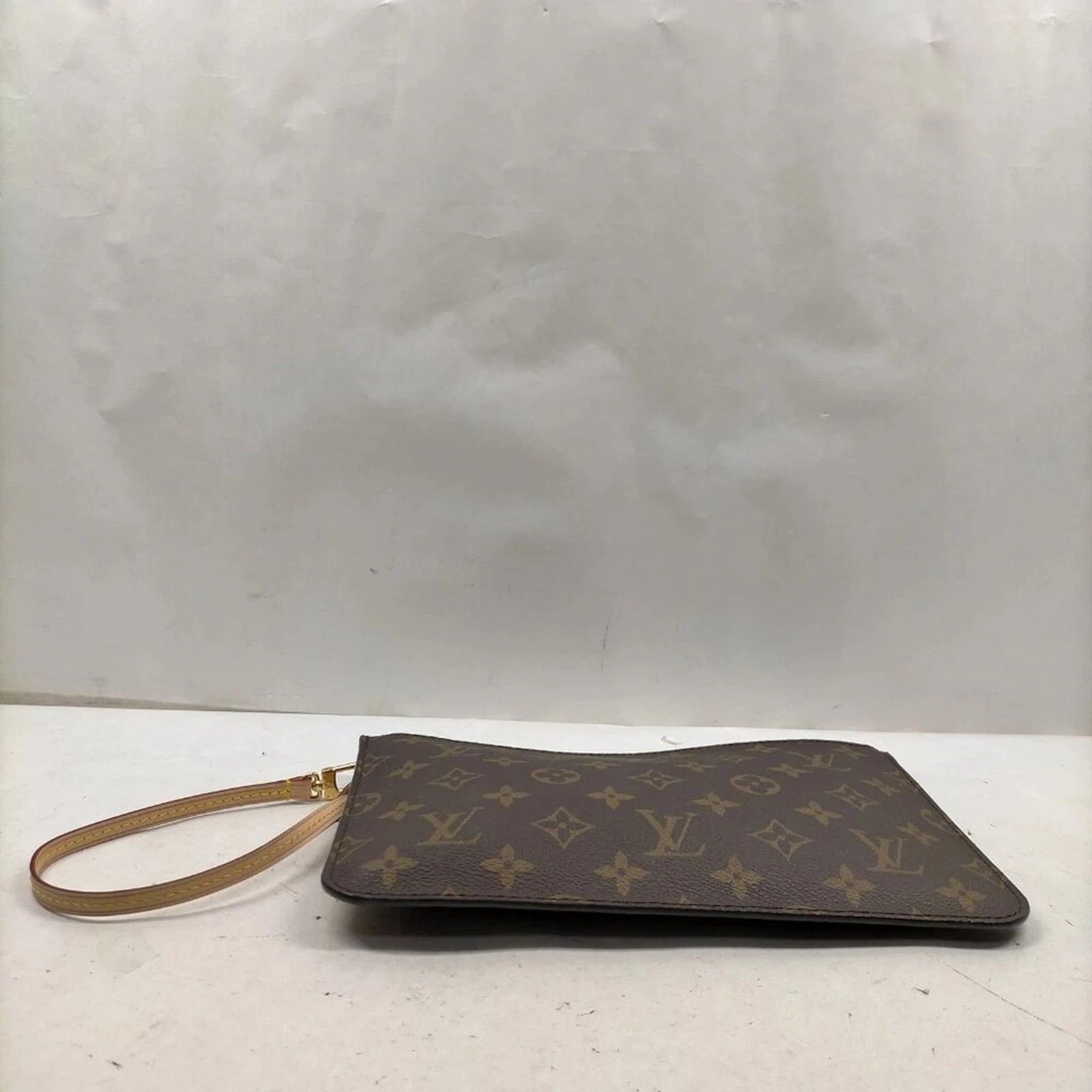 Louis Vuitton Authentic Louis Vuitton Accessory Neverfull Pouch — photo 5