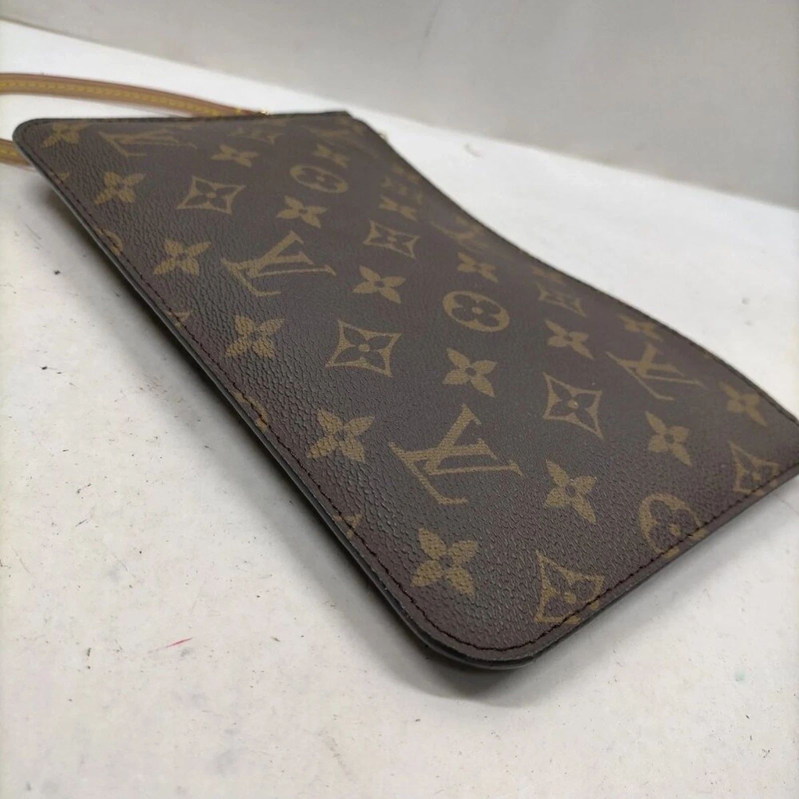 Louis Vuitton Authentic Louis Vuitton Accessory Neverfull Pouch — photo 7
