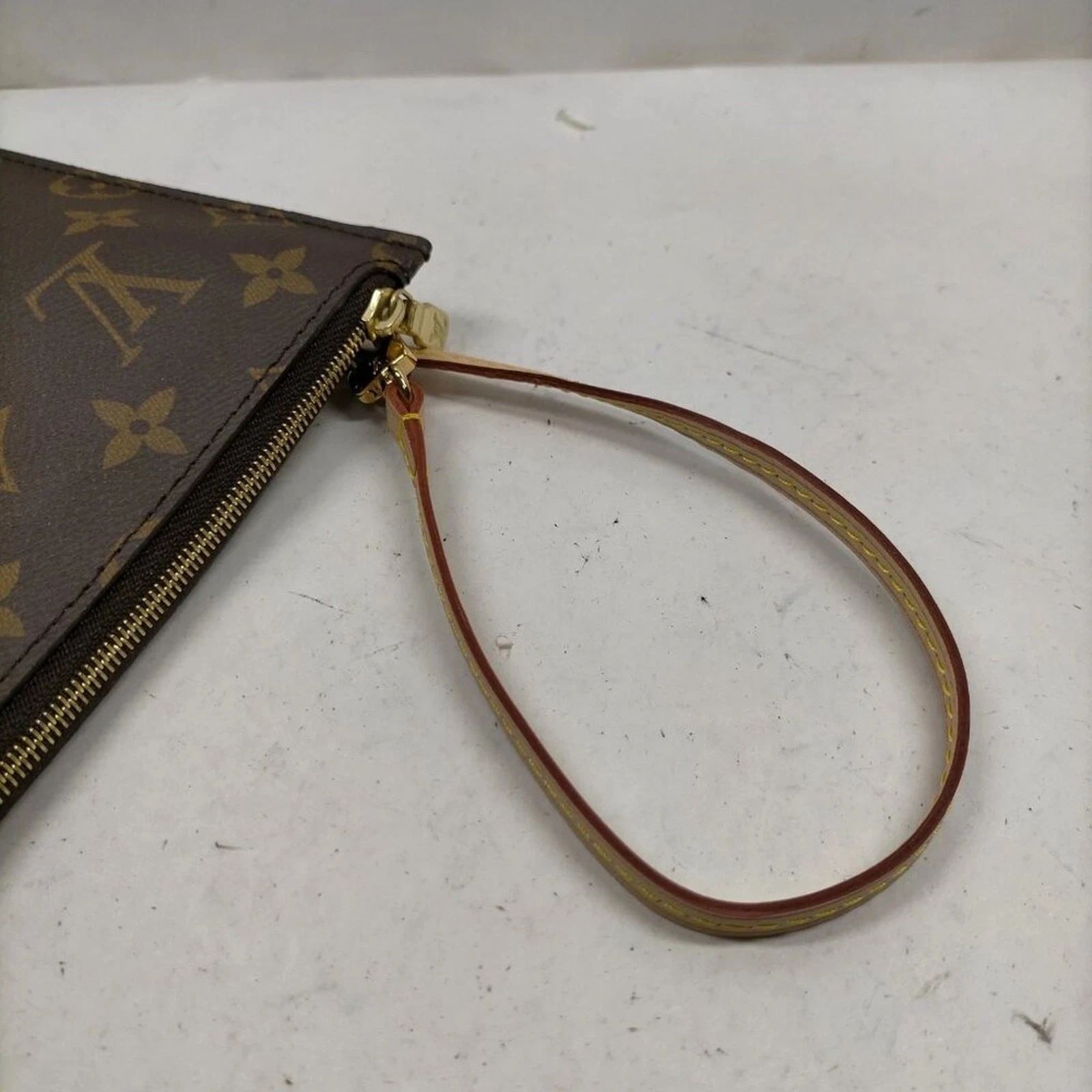 Louis Vuitton Authentic Louis Vuitton Accessory Neverfull Pouch — photo 6