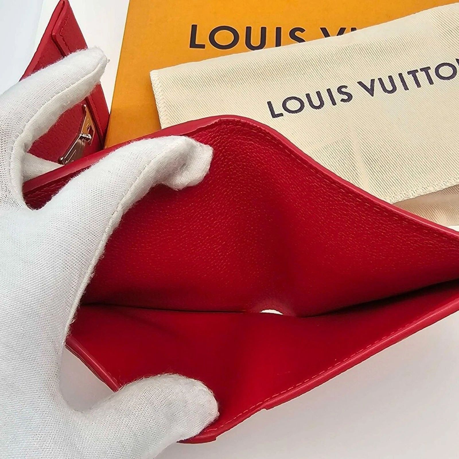 Louis Vuitton Lockme Leather Wallet — photo 9