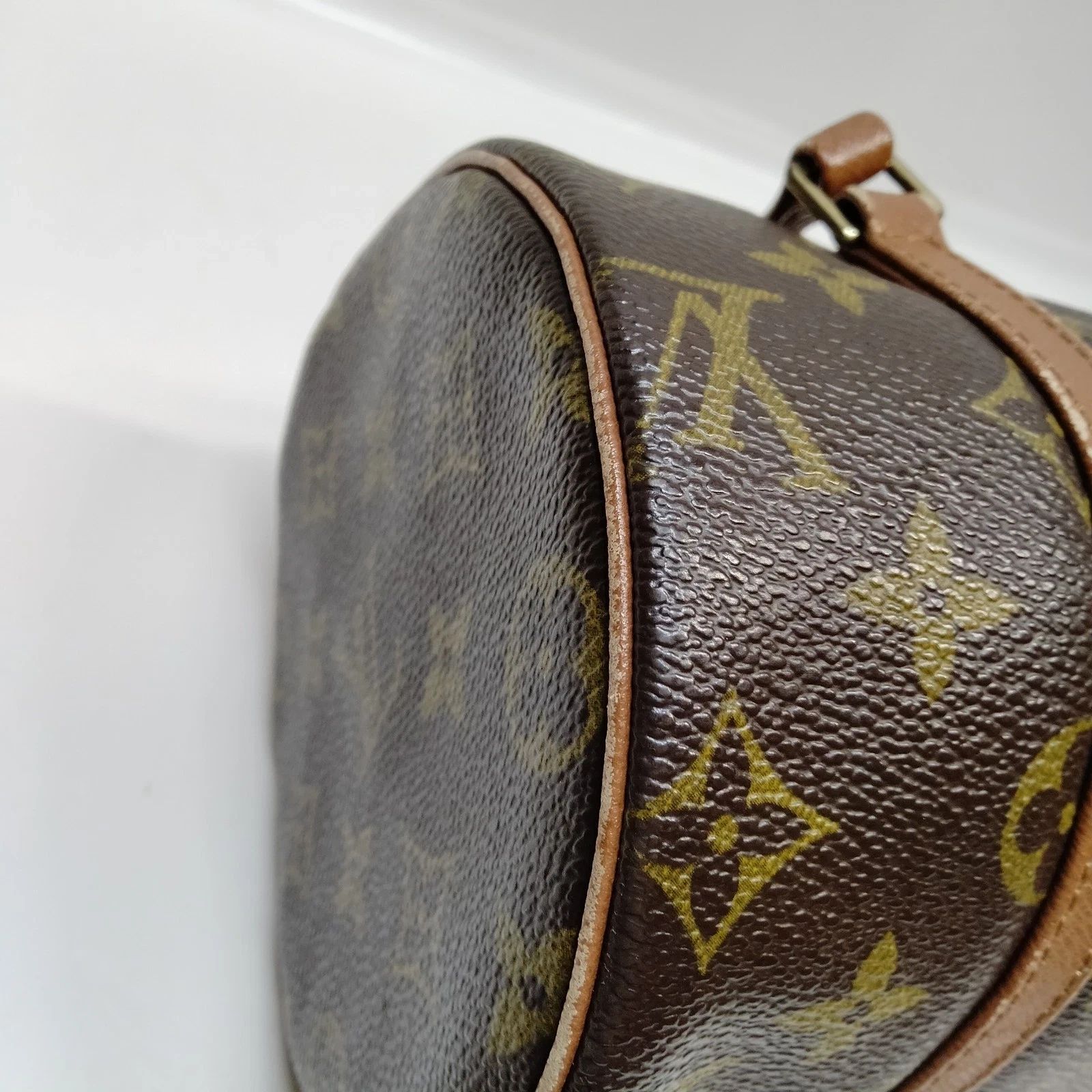 Louis Vuitton Papillon 26 Monogram Barrel Bag | Vintage LV Designer Handbag — photo 7