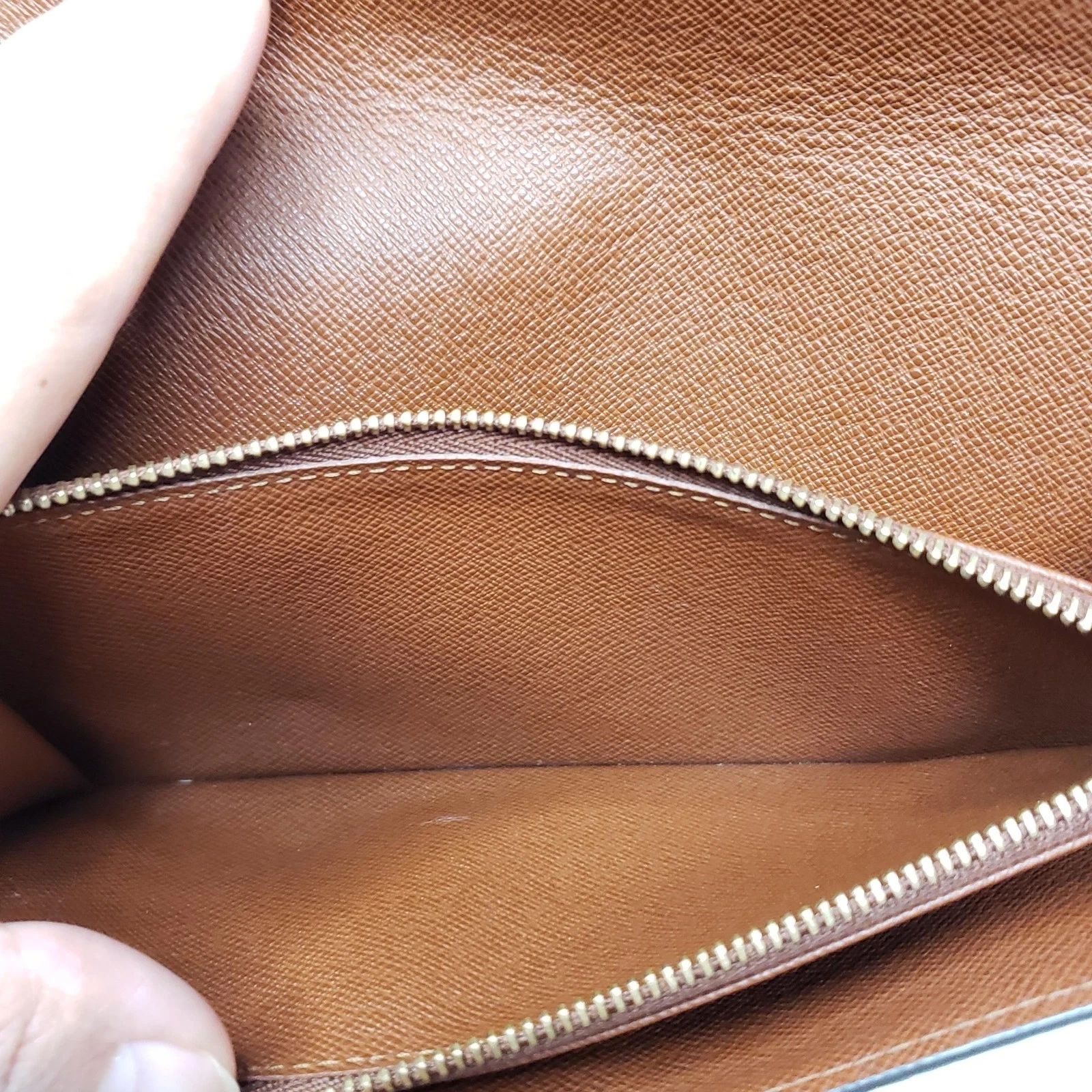 Louis Vuitton Sarah Bifold Monogram Wallet — photo 8