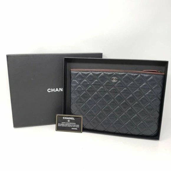 Chanel CC Caviar Leather Quilted Cosmetic / Classic Clutch Bag — photo 2