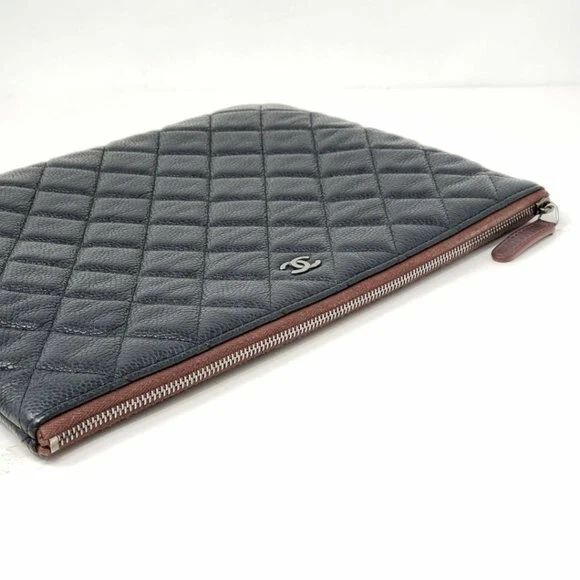 Chanel CC Caviar Leather Quilted Cosmetic / Classic Clutch Bag — photo 7