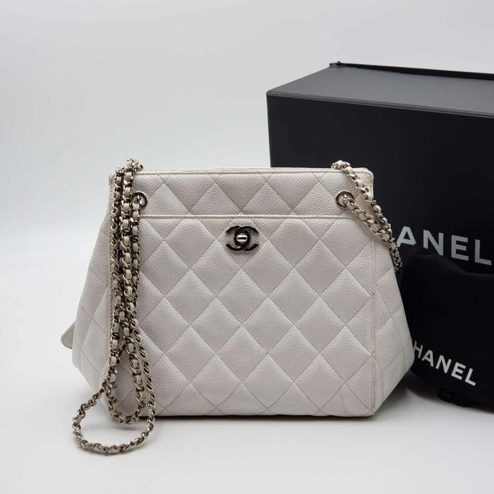 Chanel Quilted Matelasse CC Logo Caviar Skin Chain Shoulder Bag — photo 2