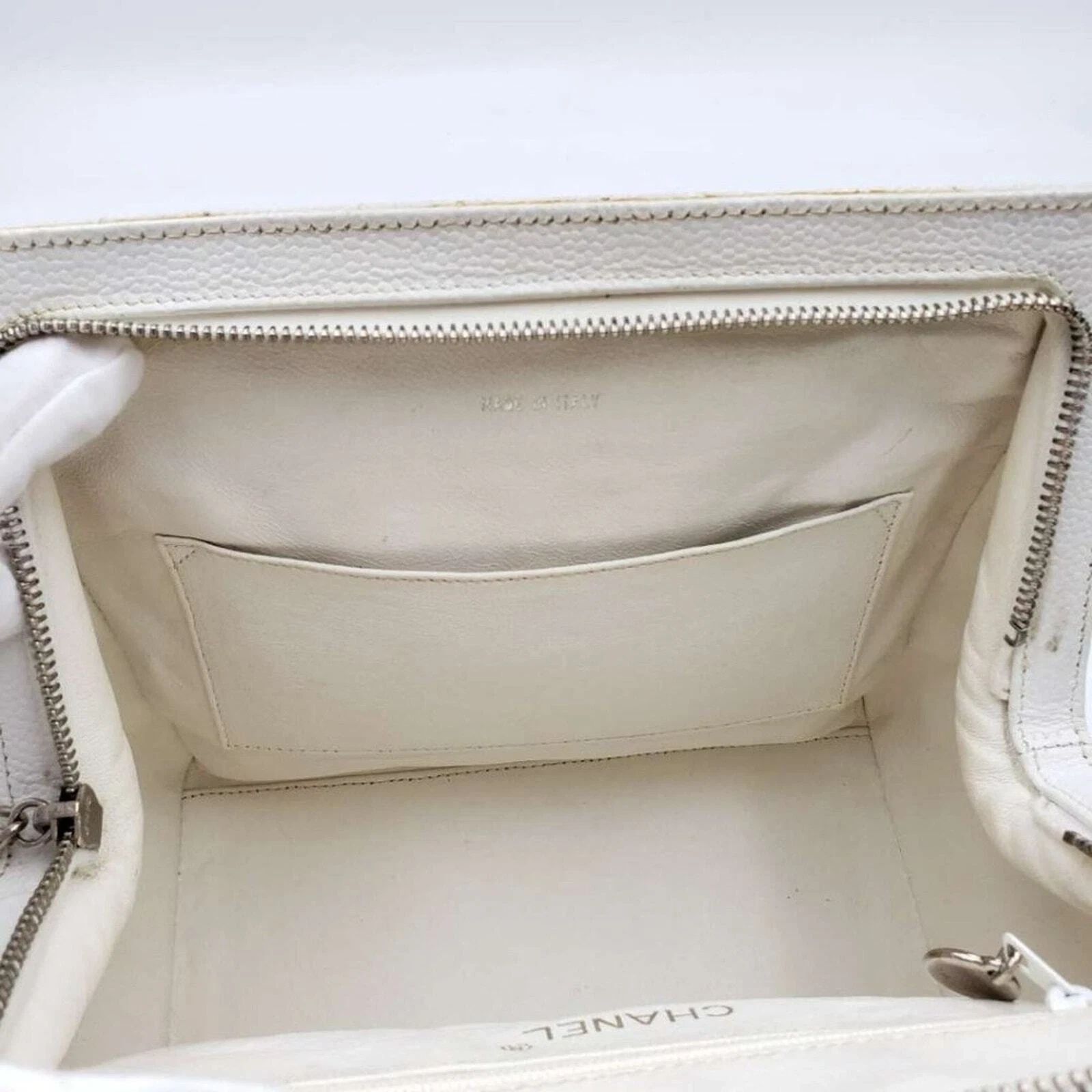 Chanel Quilted Matelasse CC Logo Caviar Skin Chain Shoulder Bag — photo 8