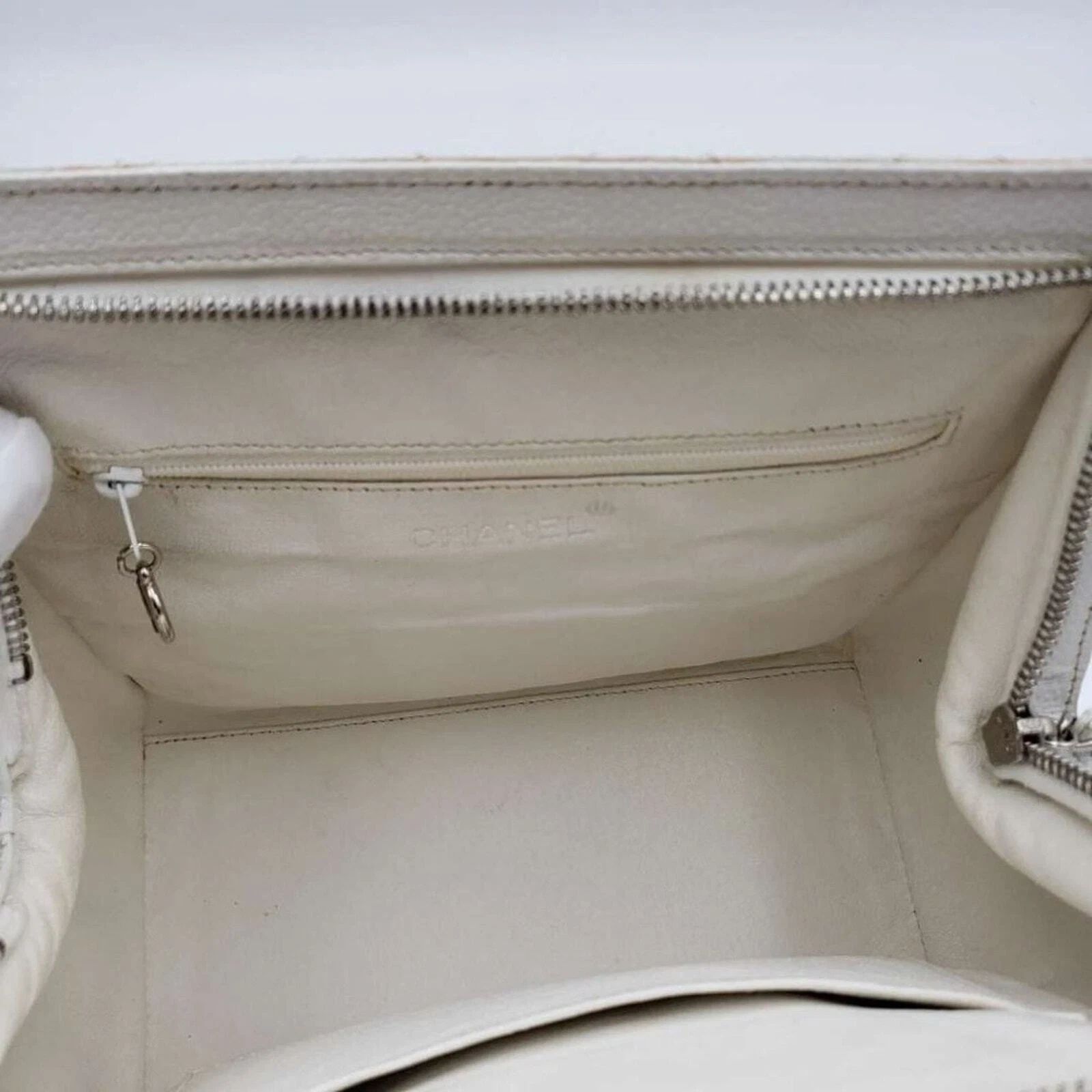 Chanel Quilted Matelasse CC Logo Caviar Skin Chain Shoulder Bag — photo 7