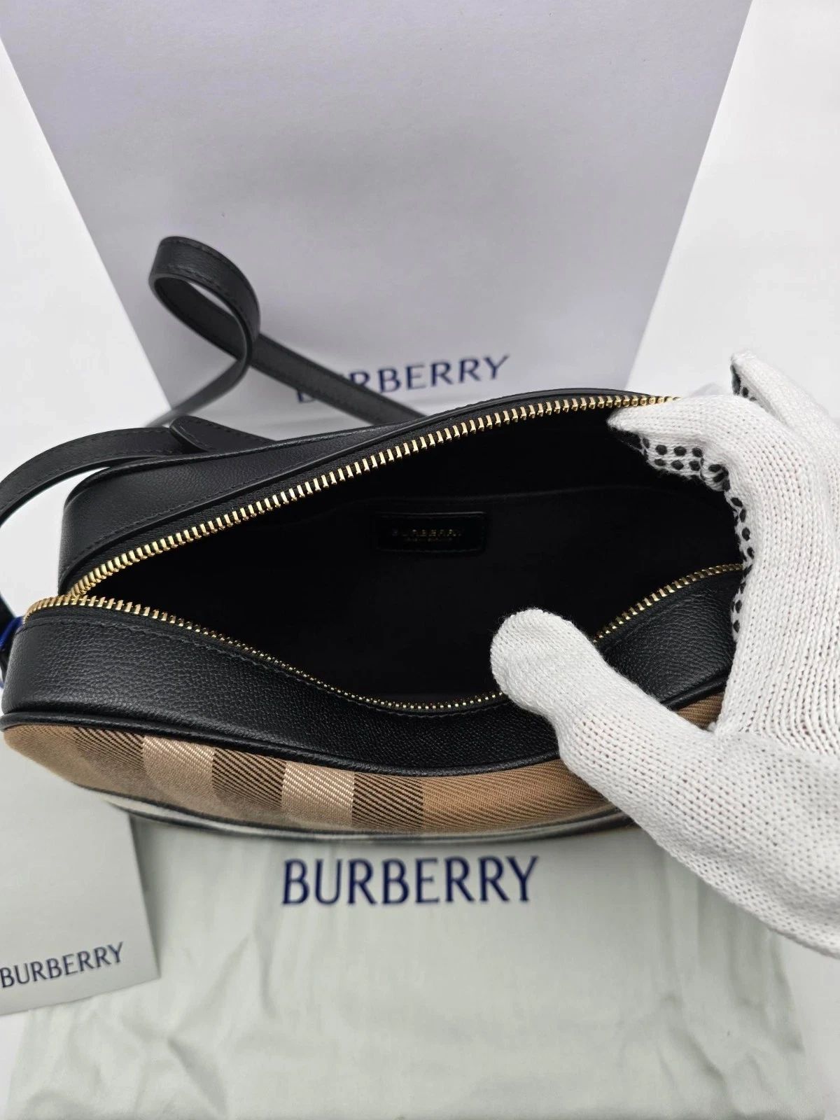 Burberry Vintage Check Black Camera Bag NWT — photo 8