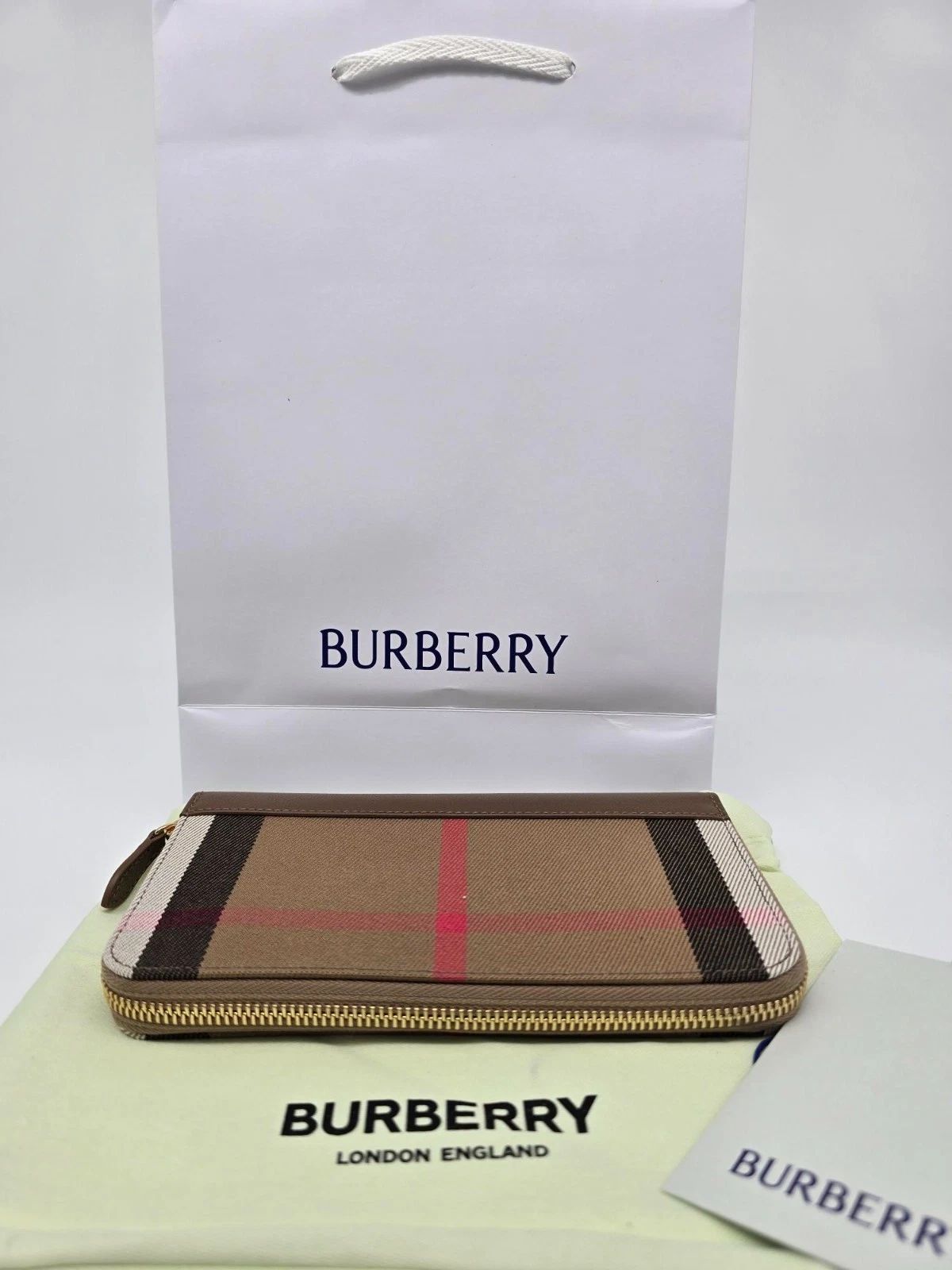 Burberry Vintage Check Zip Around Wallet — photo 4