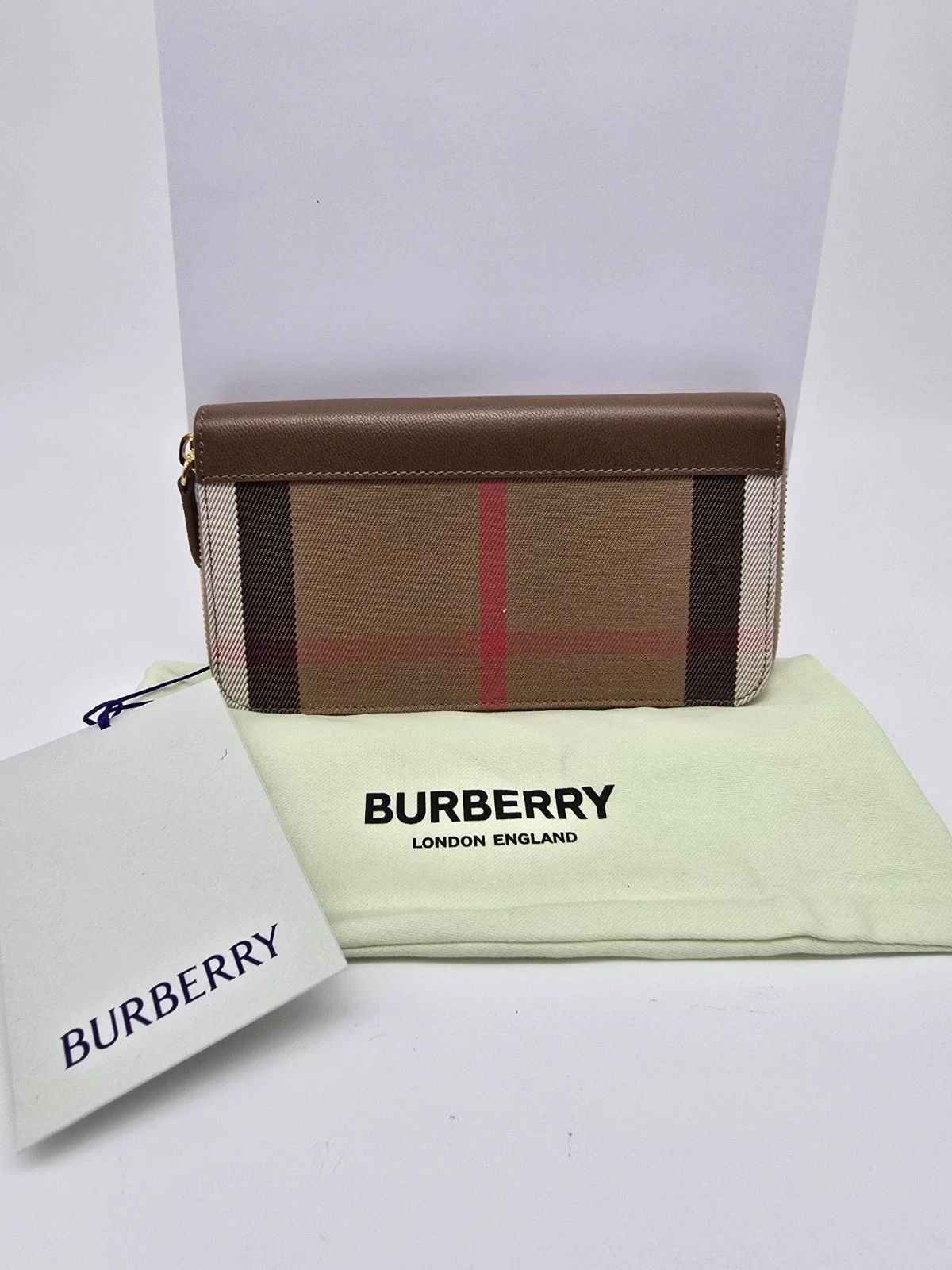 Burberry Vintage Check Zip Around Wallet — photo 3