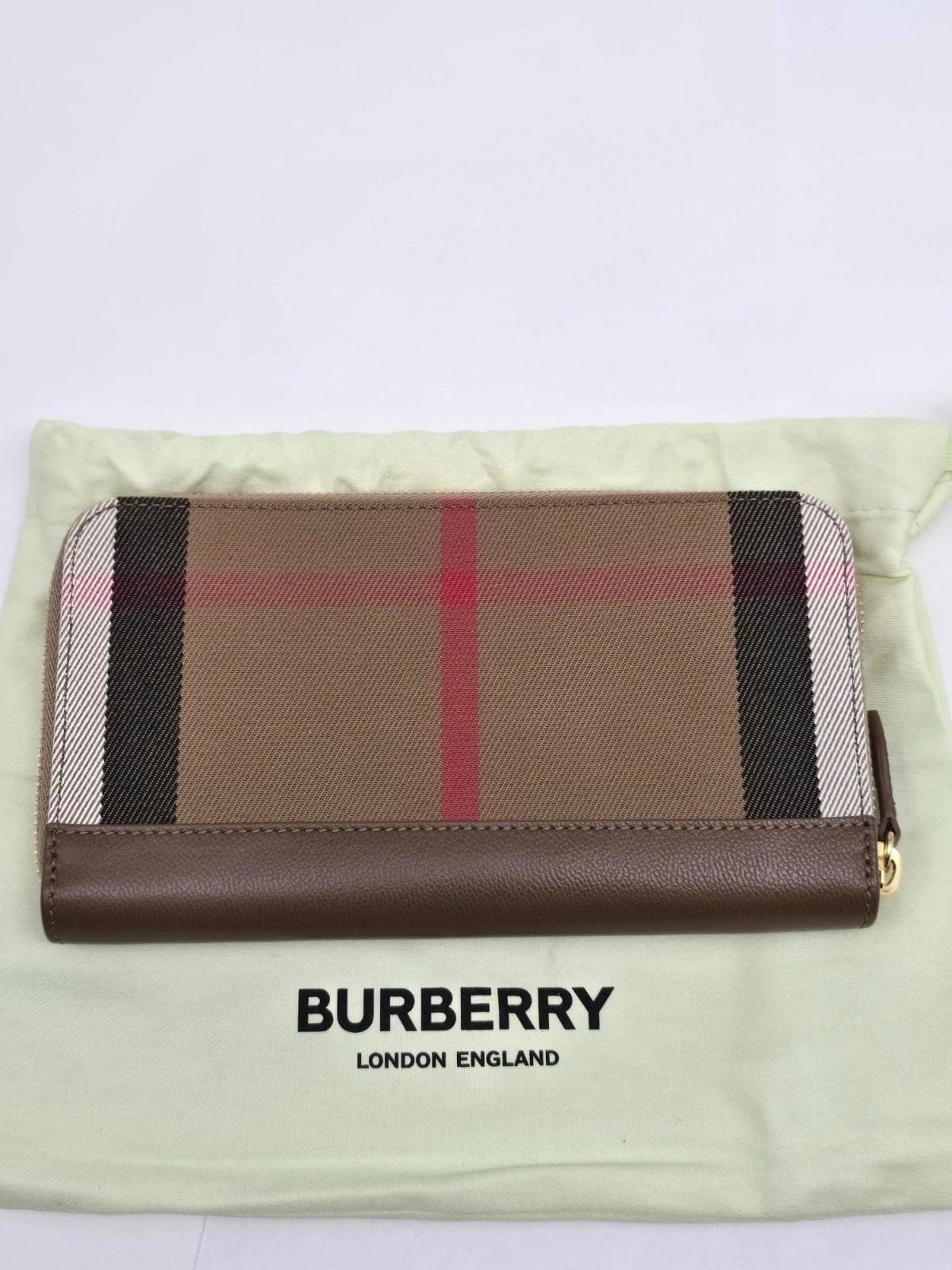 Burberry Vintage Check Zip Around Wallet — photo 5