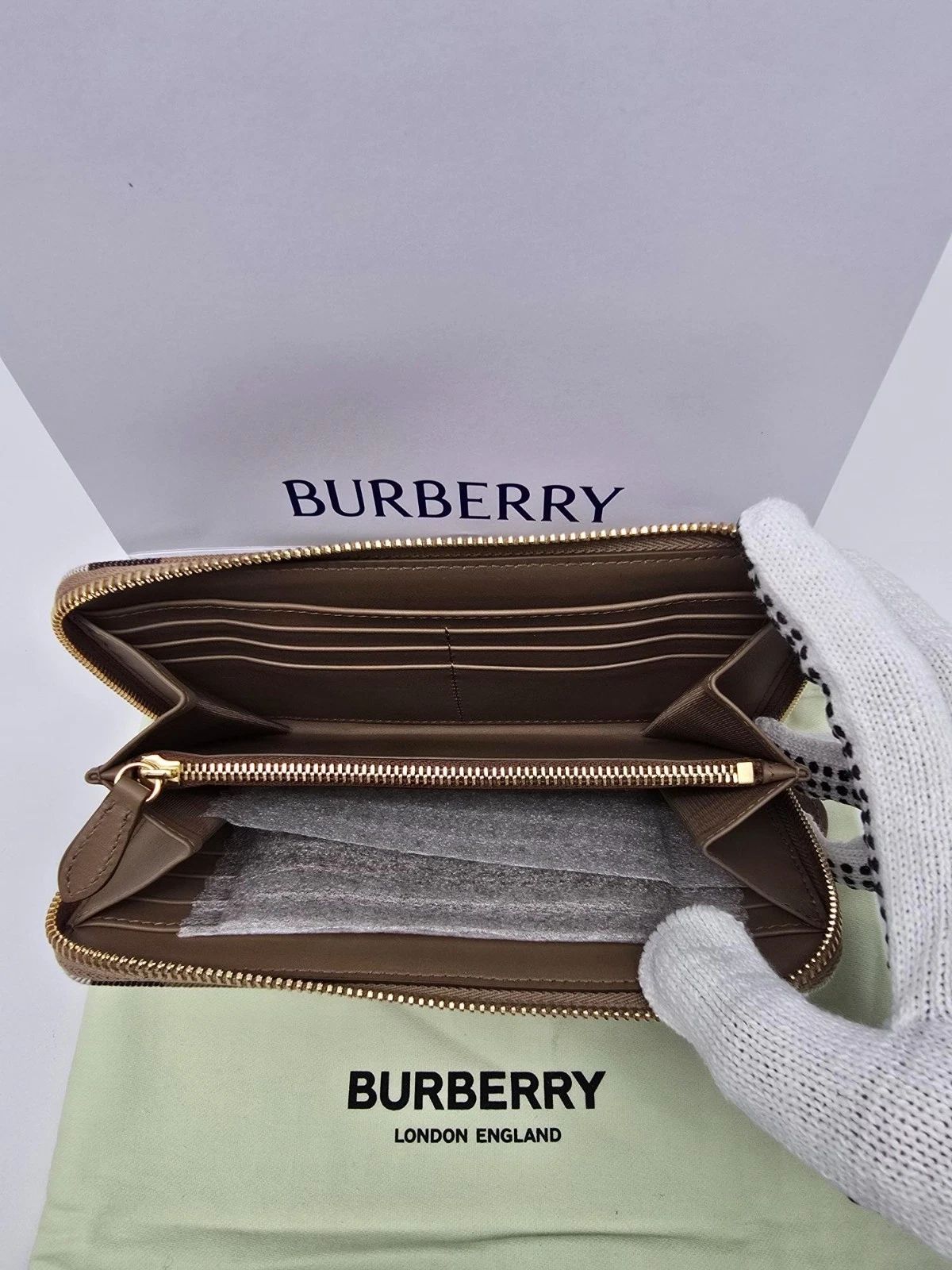 Burberry Vintage Check Zip Around Wallet — photo 8
