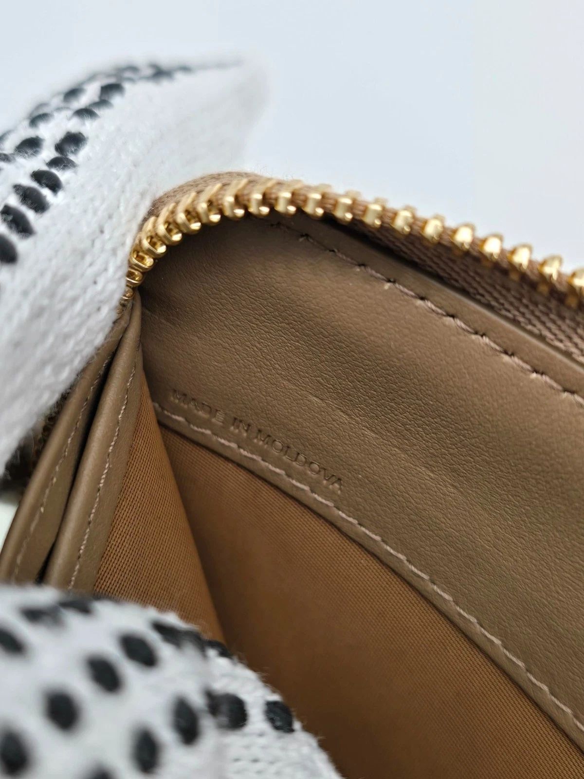 Burberry Vintage Check Zip Around Wallet — photo 9