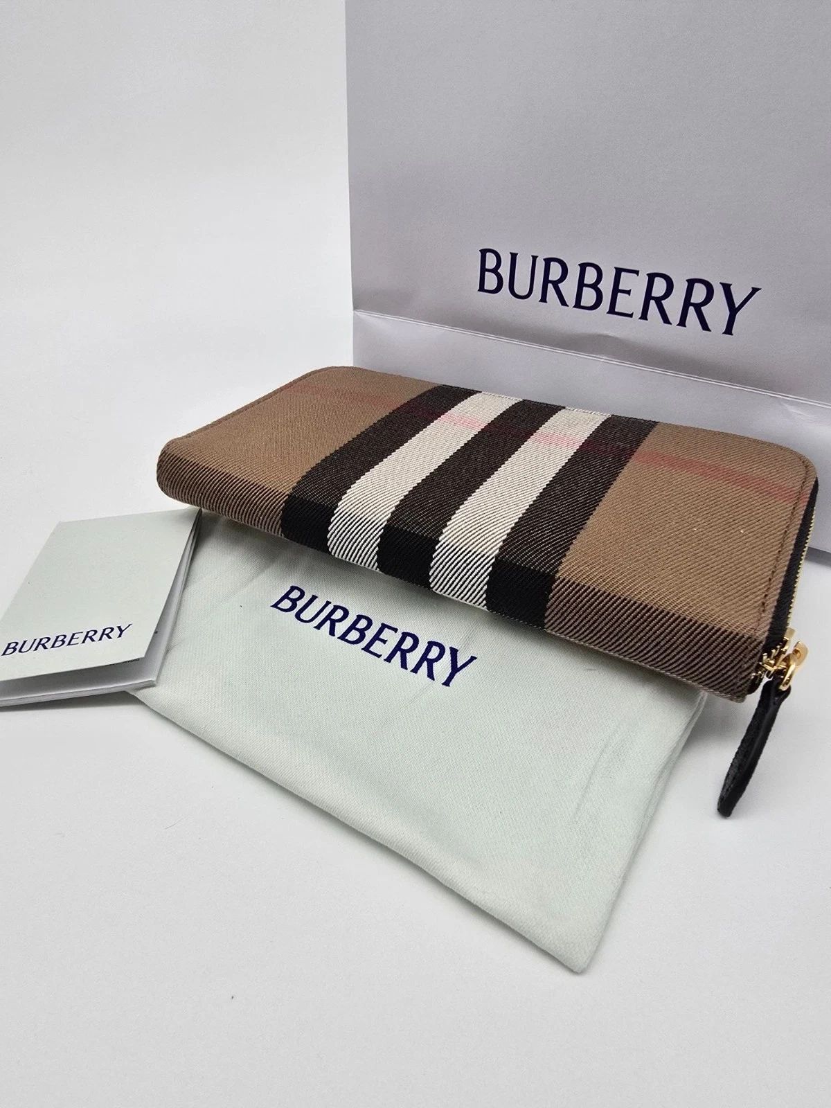 Burberry Black House Check Zip Wallet — photo 6