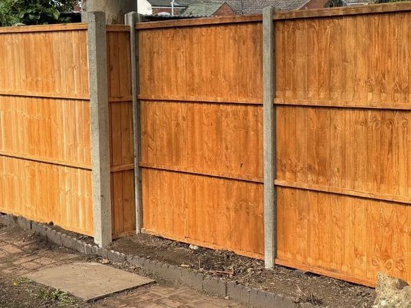 Fence replacement in Rugby town centre