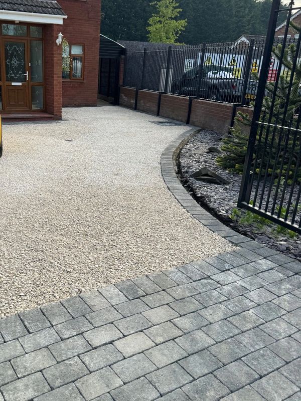 Gravel and block paving driveway installation in Brandon CV8