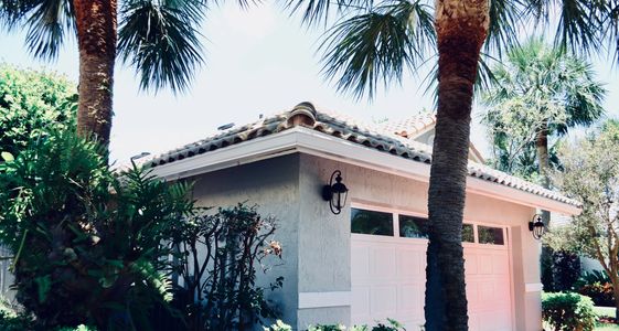 gutters, rain gutter, seamless gutter, home renovation, rain damage, storm protection, home repairs
