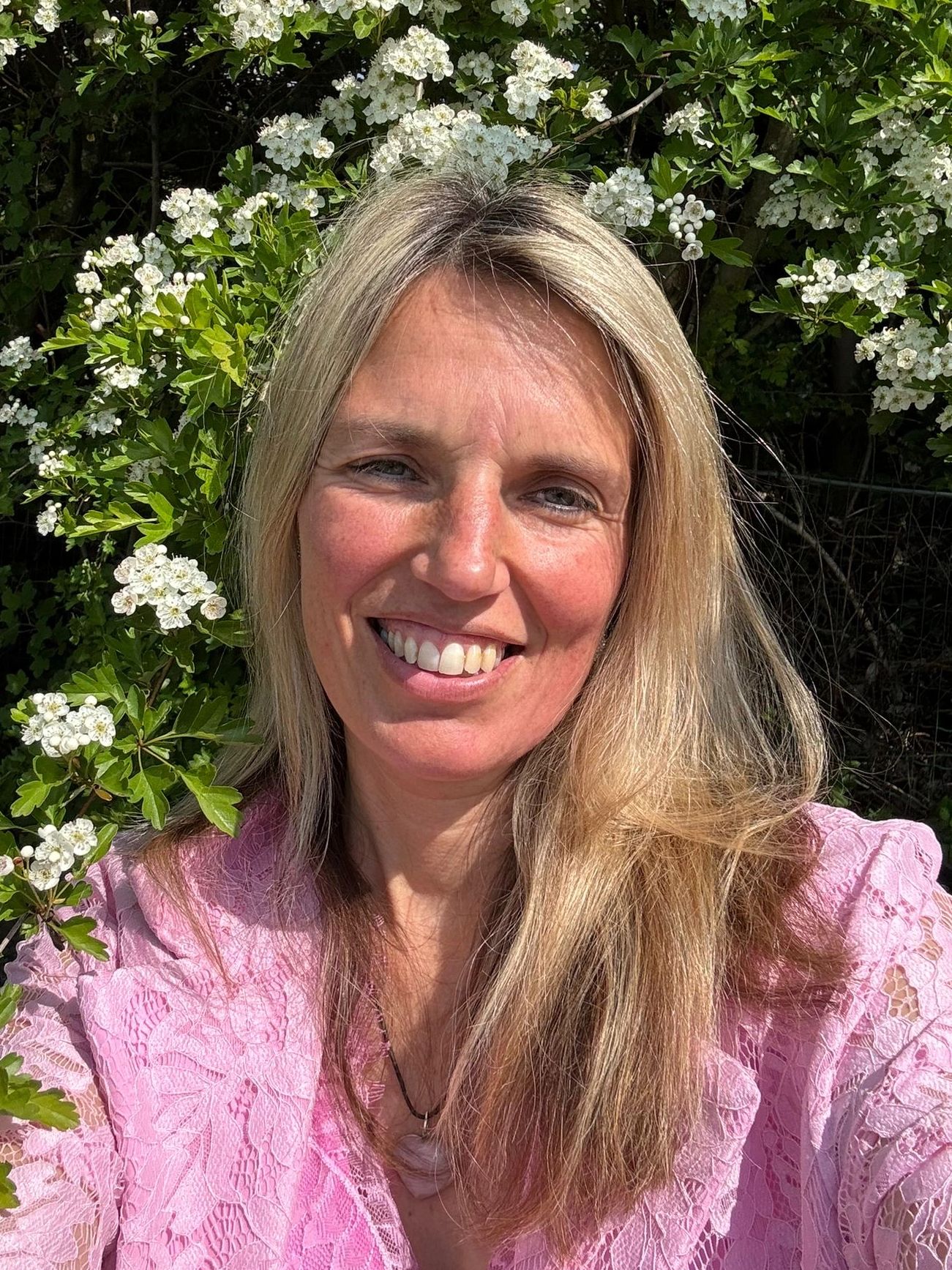Carolien Flecijn Star Angel
Verbindend coachen
contact met overledenen
kindertolk
innerlijke kind
es