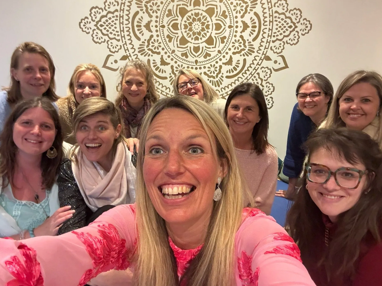 Carolien Flecijn Star Angel
Verbindend coachen
contact met overledenen
kindertolk
innerlijke kind
es