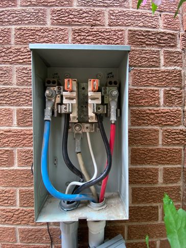 Meter base wiring for 100A to 200A electrical service upgrade in Newmarket
