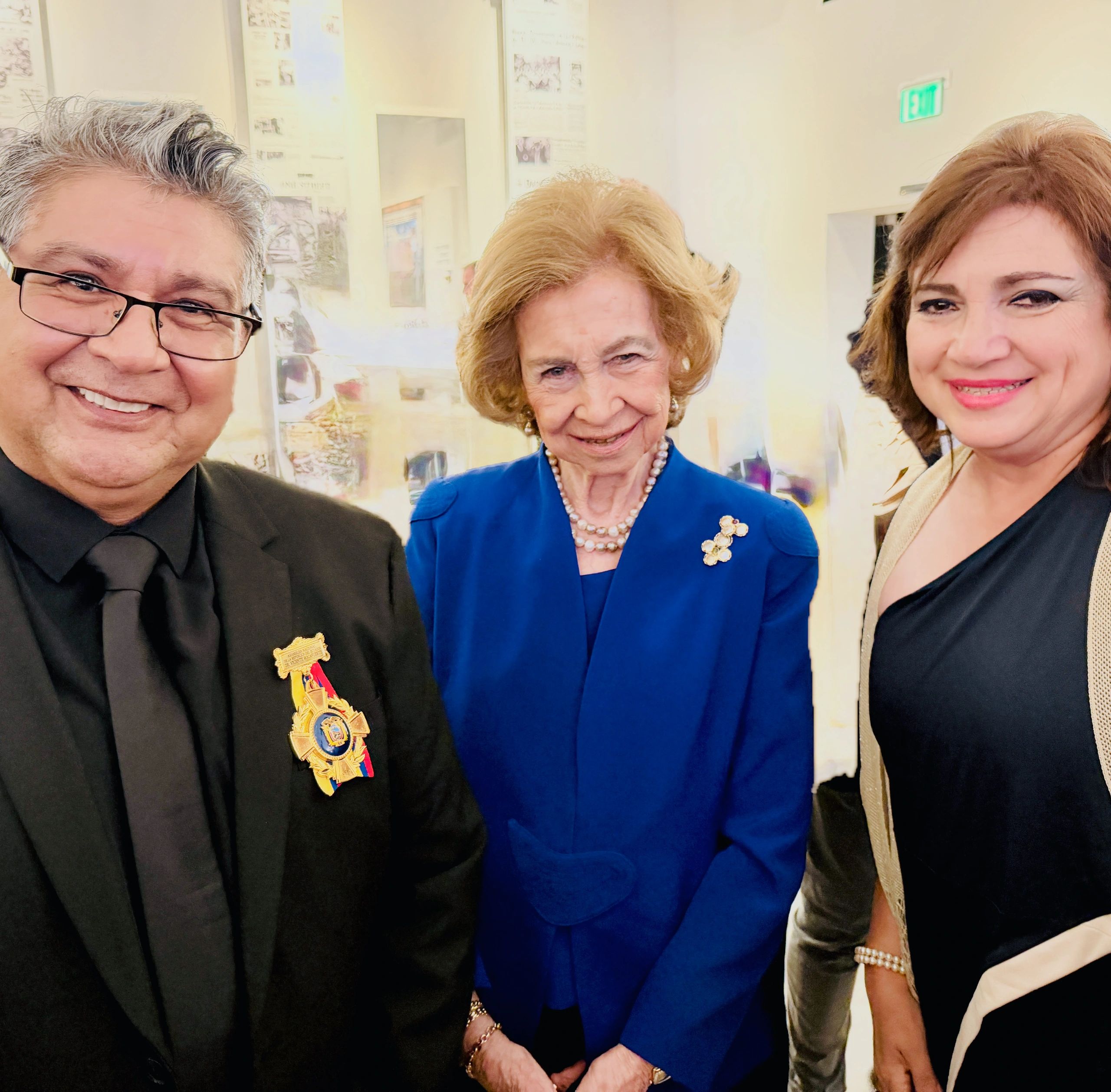 El condecorado Productor Ecuatoriano Jose Ulloa con su Majestad La Reina Sofía de España y Elibeth U
