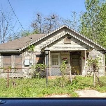 Distressed house, Ugly house, Vacant house, Abandoned house, Code Violations, 