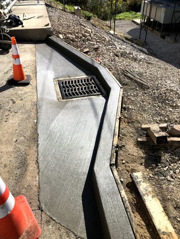 Concrete curb and driveway gutter in Lexington, Ohio