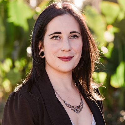 Emma Esper, therapists and psychologists in Long Beach & Newport Beach | Provia Psycholog