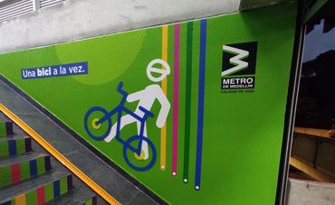 Metro de Medellin, ,gran formato , carpintería, escenografía, ferias, eventos, stand.
