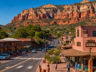 Uptown Sedona Arizona shops restaurants and street view