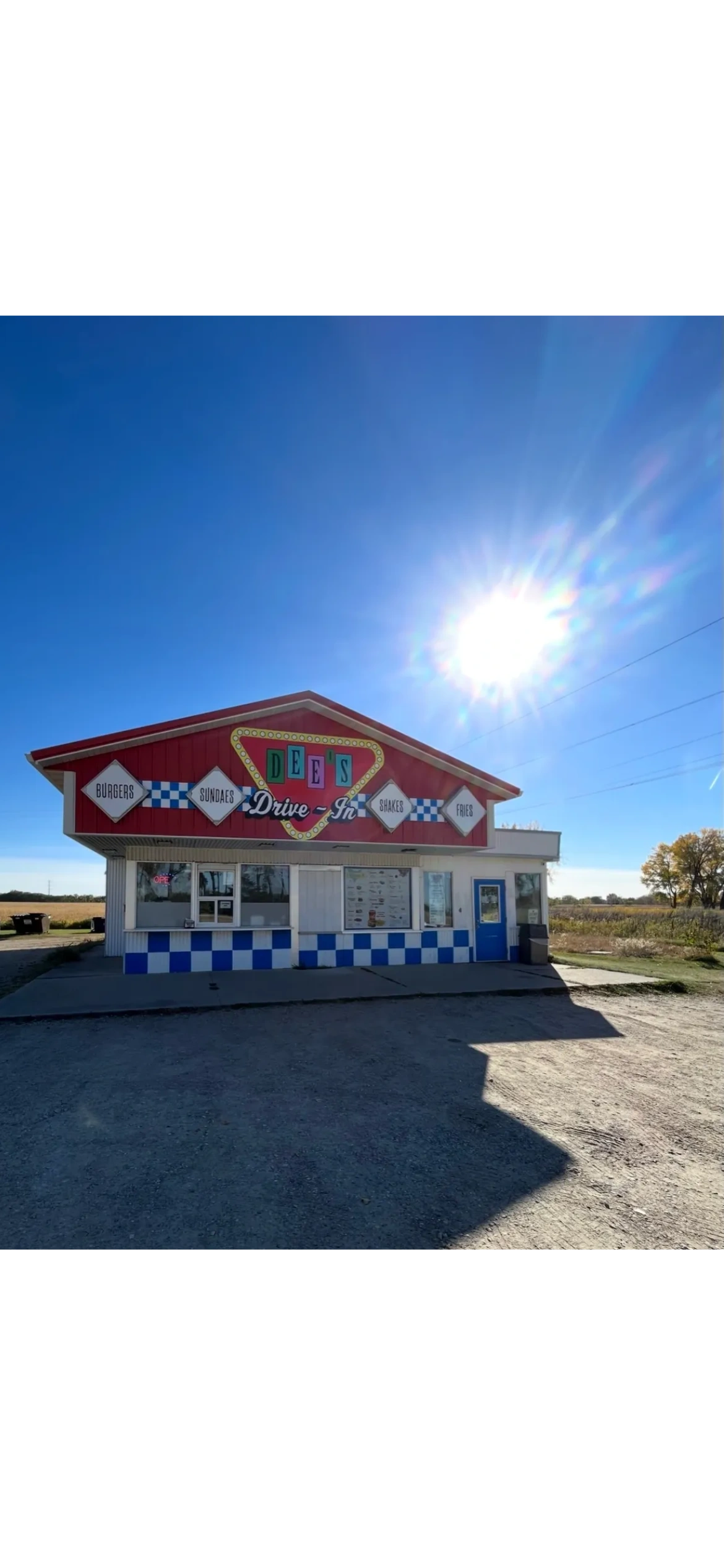 Home [deesdrivein.com]